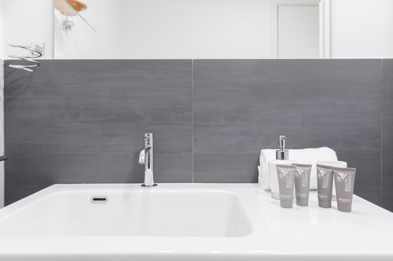 Amoretti Apartment, 6 Persone, 3 Camere, 2 Bagni, Balcone, Wi-Fi, Metro B Monti Tiburtini Róma Kültér fotó