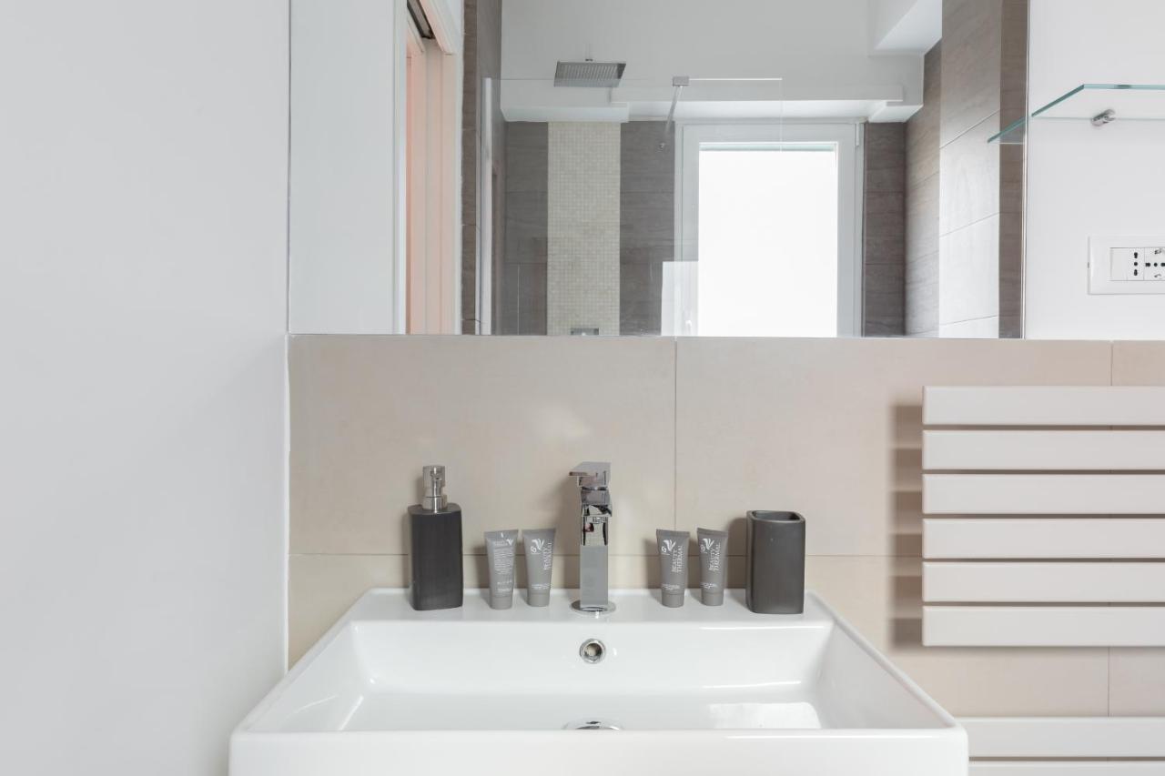 Amoretti Apartment, 6 Persone, 3 Camere, 2 Bagni, Balcone, Wi-Fi, Metro B Monti Tiburtini Róma Kültér fotó