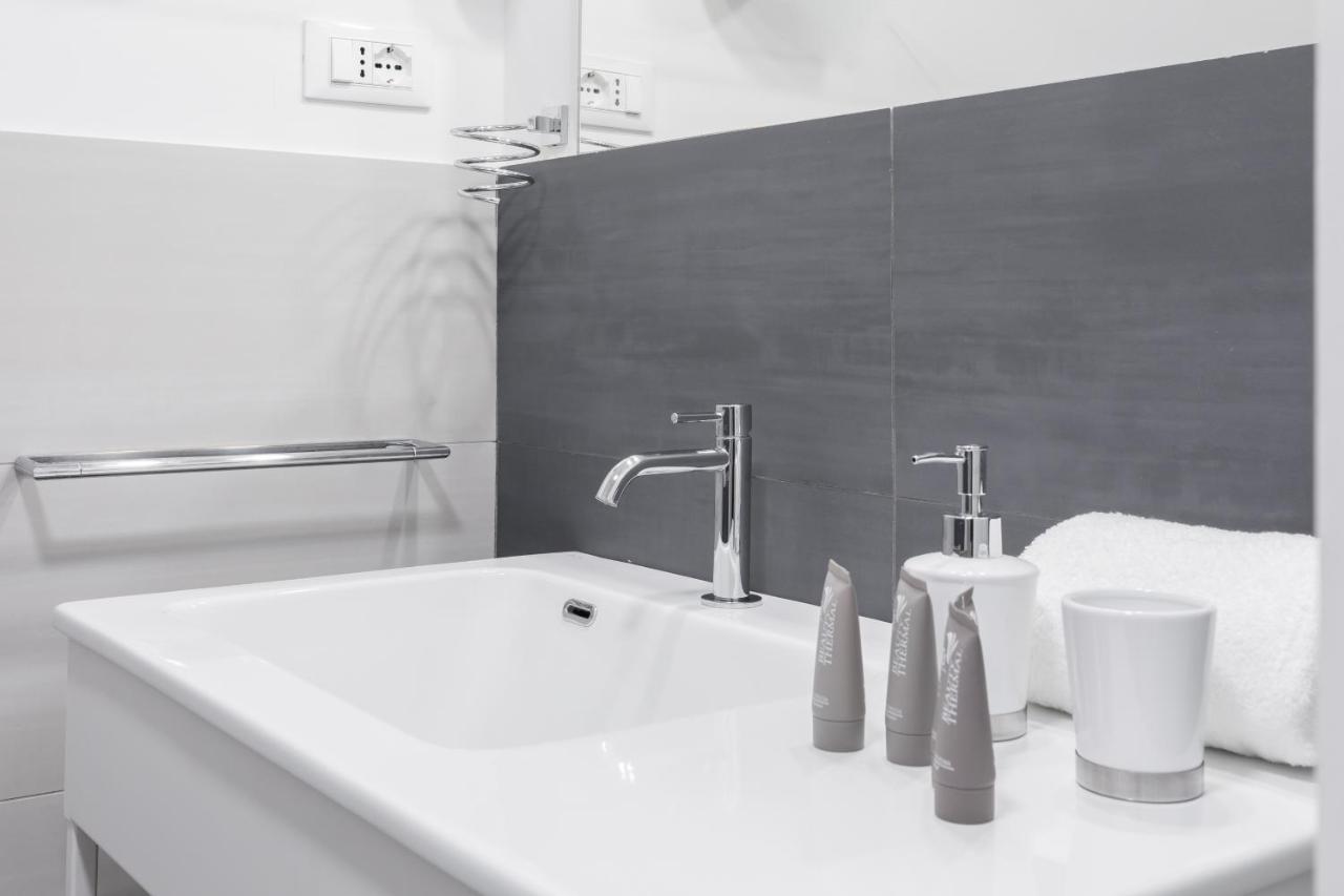 Amoretti Apartment, 6 Persone, 3 Camere, 2 Bagni, Balcone, Wi-Fi, Metro B Monti Tiburtini Róma Kültér fotó
